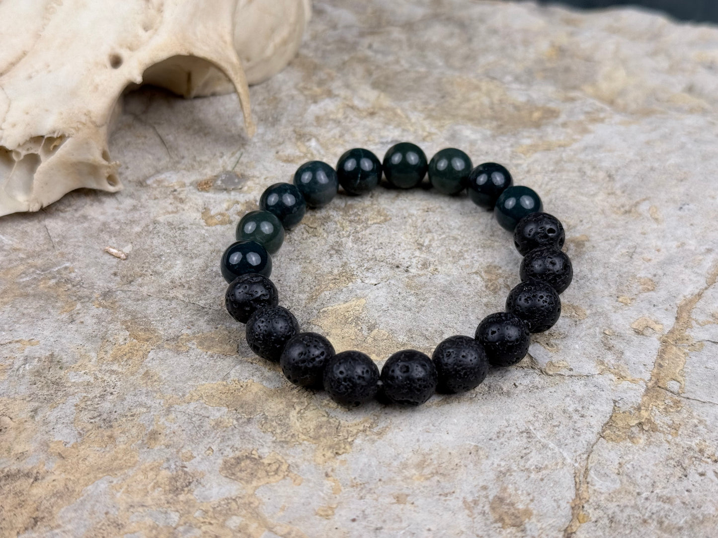 Erdkraft – Armband aus Lavastein & Chrysokoll