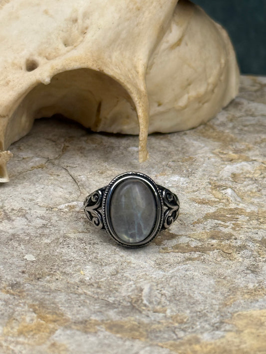 Labradorit-Ring „Schattenlicht“ – Verstellbar