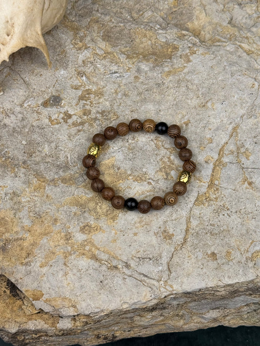 Schattenkraft – Armband mit Obsidian & goldenen Zierelementen