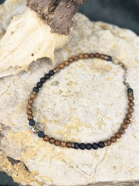 Ushnotz x Nordic Mystery – Amulettkette der Schattenente – Holz & Lava Edition