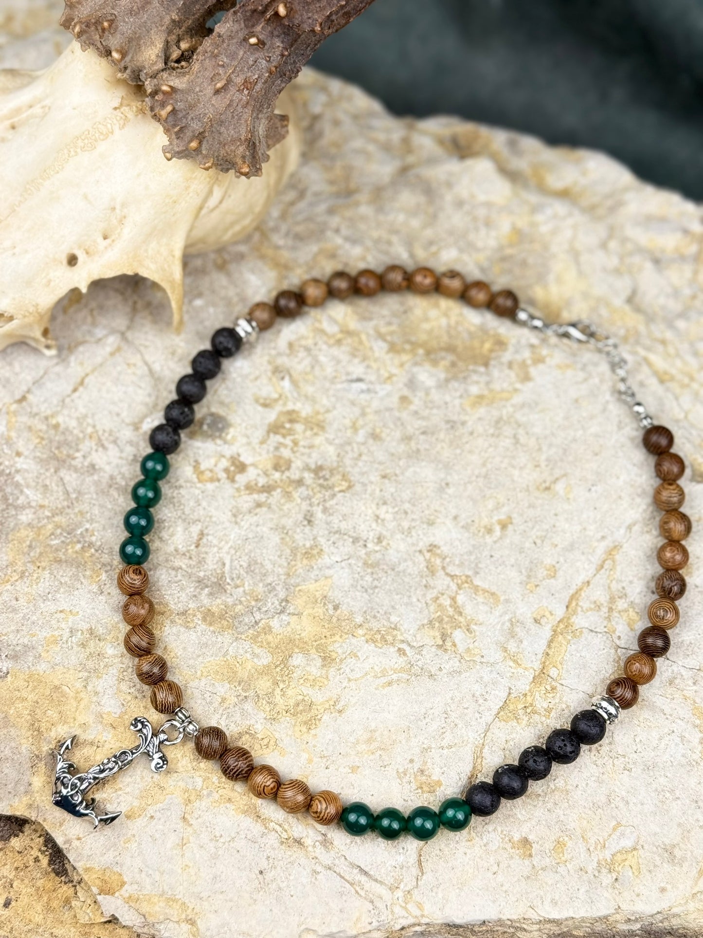 Seewächter der Grünen Tiefe – Piratenkette mit Lavastein & grünem Achat