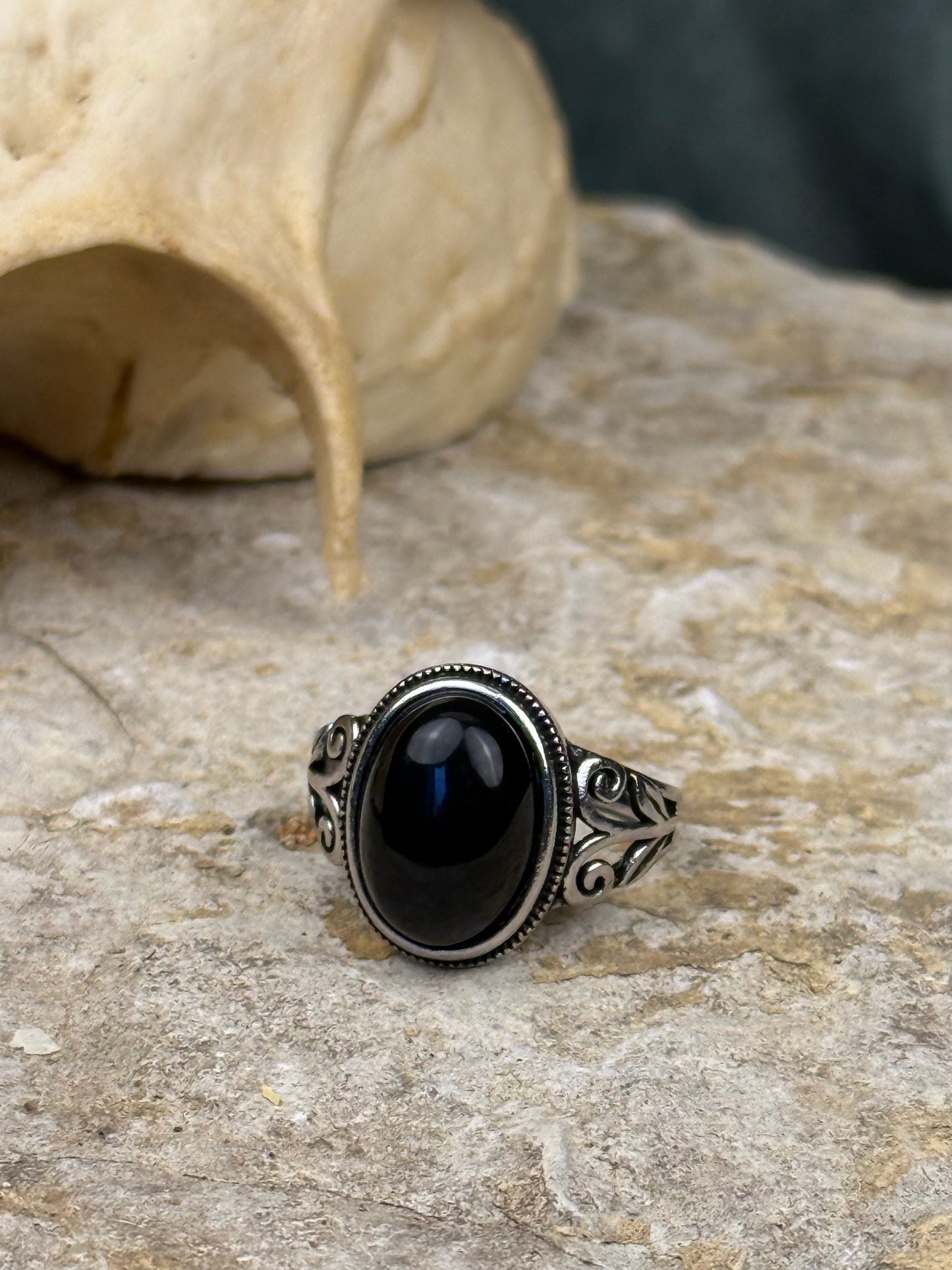 Schattenkraft – Obsidian Ring (größenverstellbar)