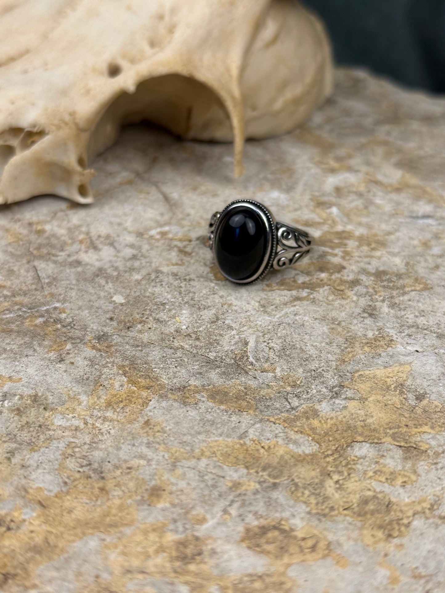 Schattenkraft – Obsidian Ring (größenverstellbar)