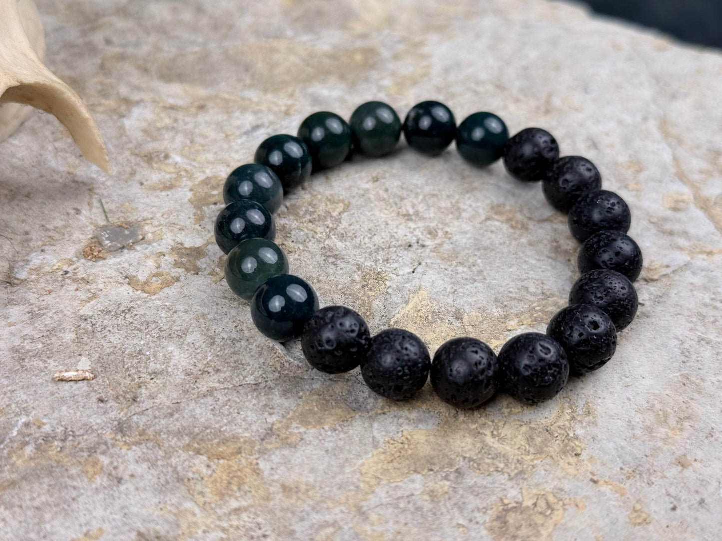 Erdkraft – Armband aus Lavastein & Chrysokoll