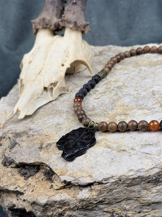 Pfad des Feuerblatts – Vegvisir-Halskette aus Holz, Lavastein & Orangenem Drachenstein