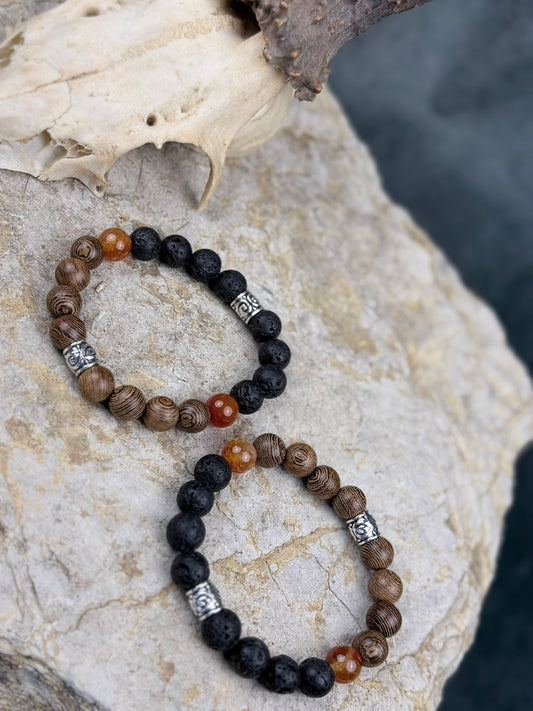 Flammenpfade der Verbundenheit – Paararmbänder aus Lavastein, Holz & Orangenem Drachenstein