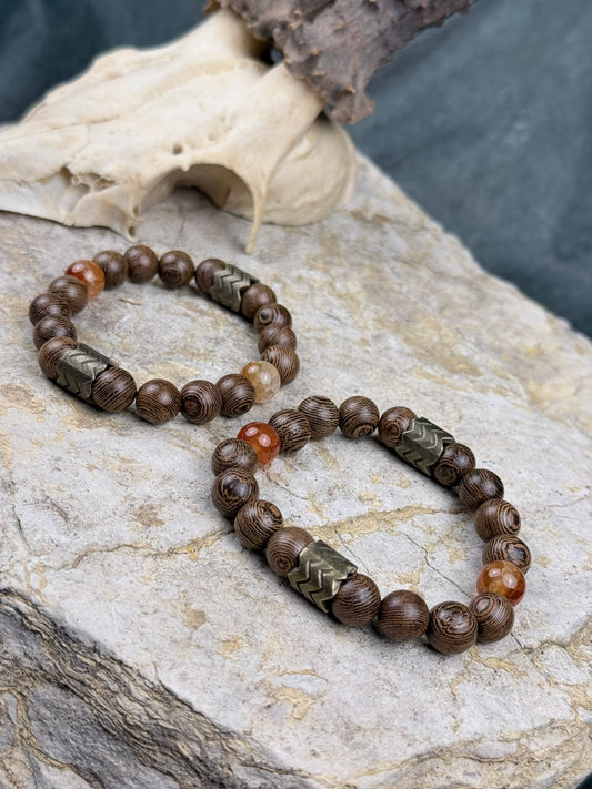 Flammen der Verbundenheit – Paararmbänder aus Holzperlen & Orangenem Drachenstein