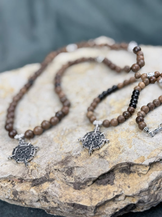 Zwillingspfade des Nordwinds – Vegvisir-Paarset aus Holzperlen und Obsidian