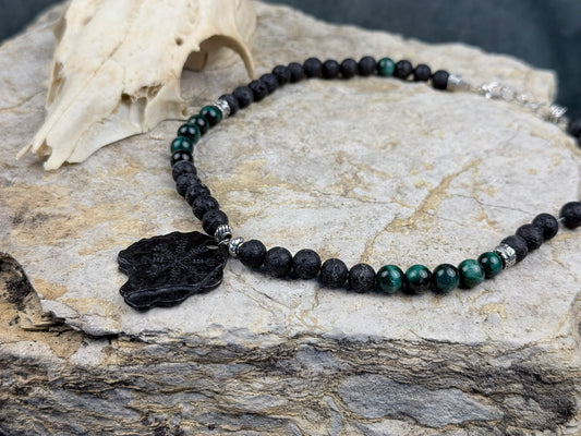 Nordpfad & Nachtgestein – Halskette mit Lavastein, grünem Tigerauge & Vegvisir-Anhänger