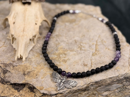 Nachtflügel der Schattenpfade – Mystisches Lava- & Amethyst-Armband