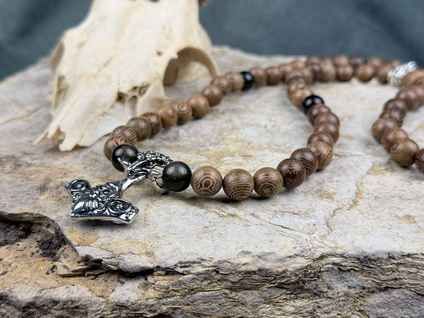 Obsidianschild des Donnergottes“ – Mjölnir-Kette mit Obsidian- & Holzperlen