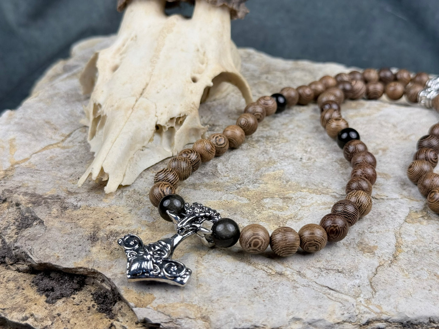 Obsidianschild des Donnergottes“ – Mjölnir-Kette mit Obsidian- & Holzperlen