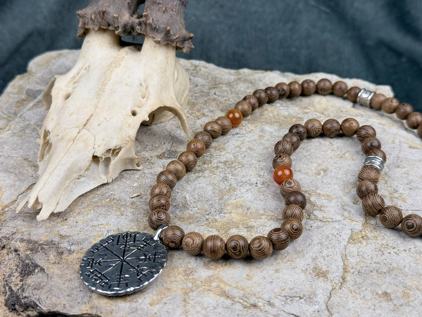 Ruf der alten Wurzeln – Erdige Kette mit stiller Wildnis