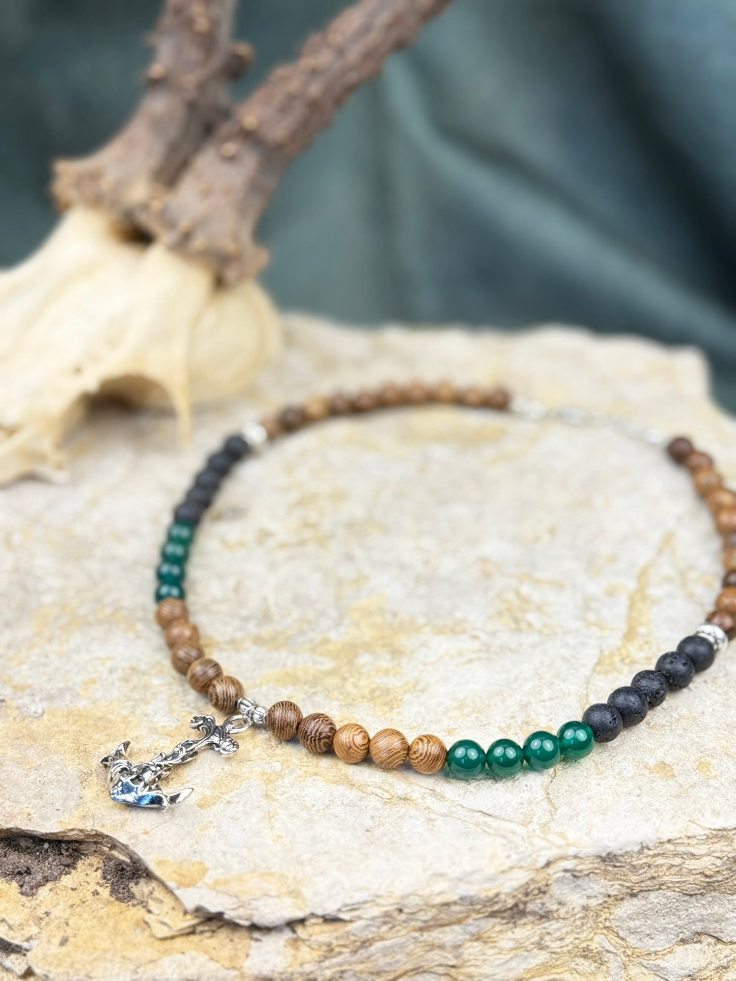 Seewächter der Grünen Tiefe – Piratenkette mit Lavastein & grünem Achat