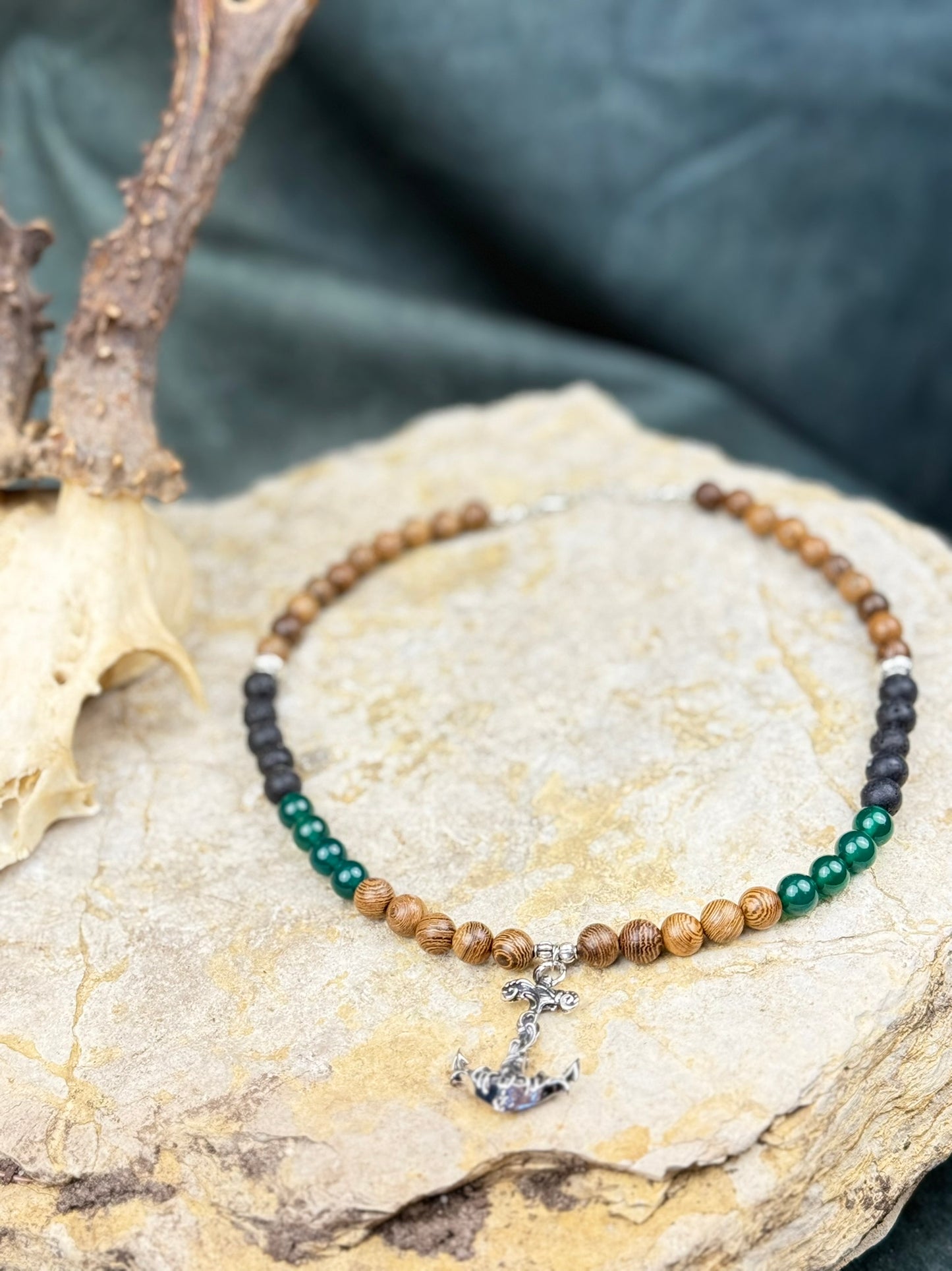 Seewächter der Grünen Tiefe – Piratenkette mit Lavastein & grünem Achat