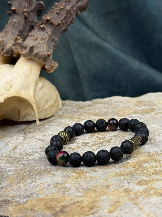 Glutkreis der stillen Wächter – Lavasteinarmband mit buntem Tigerauge