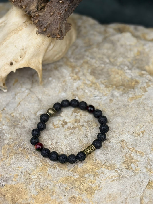 Glutkreis der stillen Wächter – Lavasteinarmband mit buntem Tigerauge